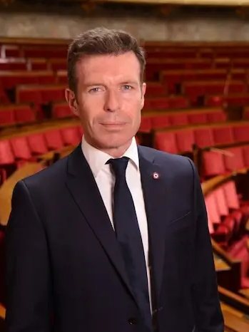 Stéphane Vojetta dans l'hémicycle de l'Assemblée nationale
